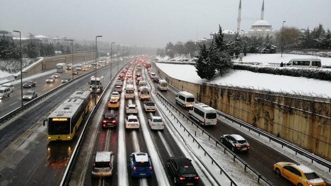 İstanbul’da kar etkisini artırdı